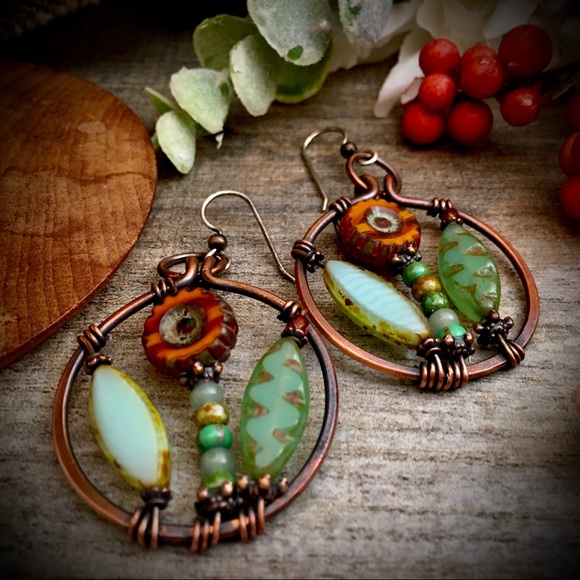 Copper wire wrap floral beaded dangle earrings - Picture 4 of 5